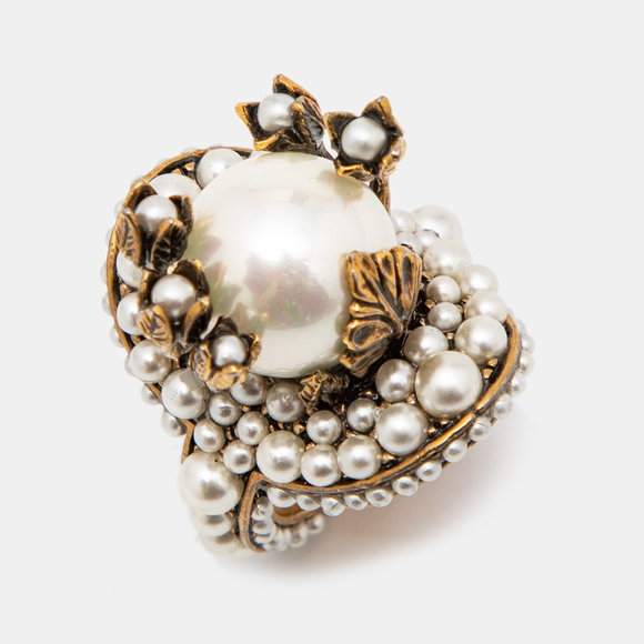 GUCCI Faux Pearl Flower Gold Tone Ring Size 50 - Picture 3 of 6